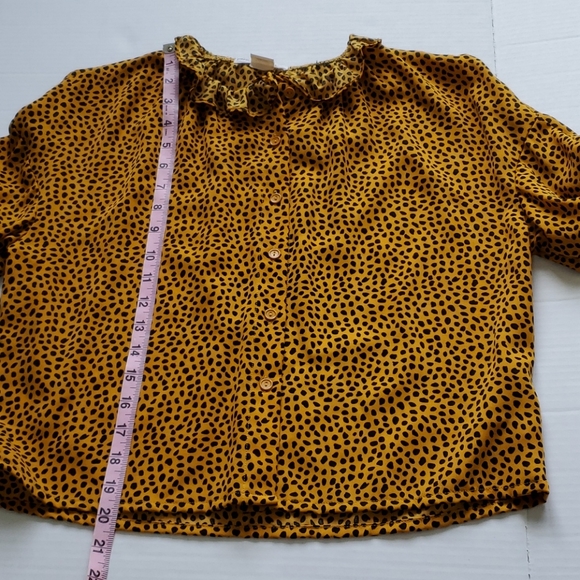 Glamorous Giraffe Print Button Down crop top - Picture 6 of 12
